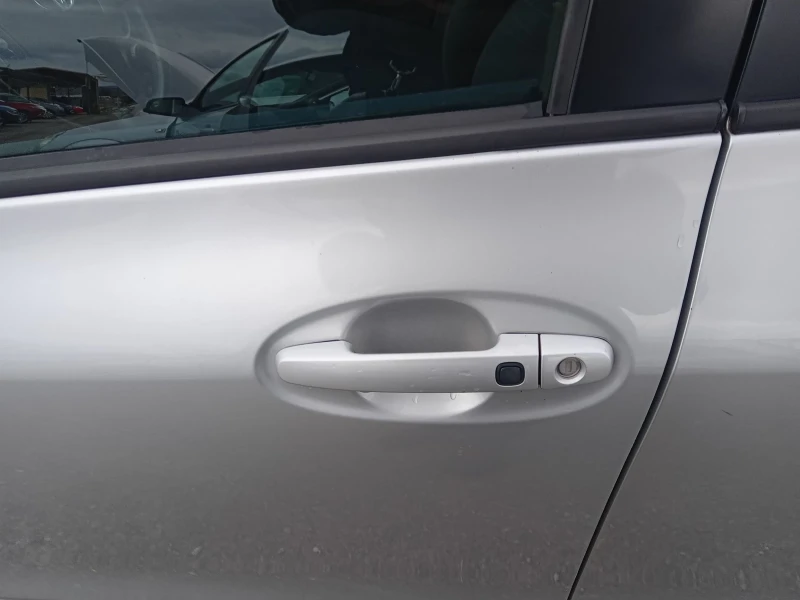 Toyota Yaris 1.3бензин, снимка 14 - Автомобили и джипове - 52998189