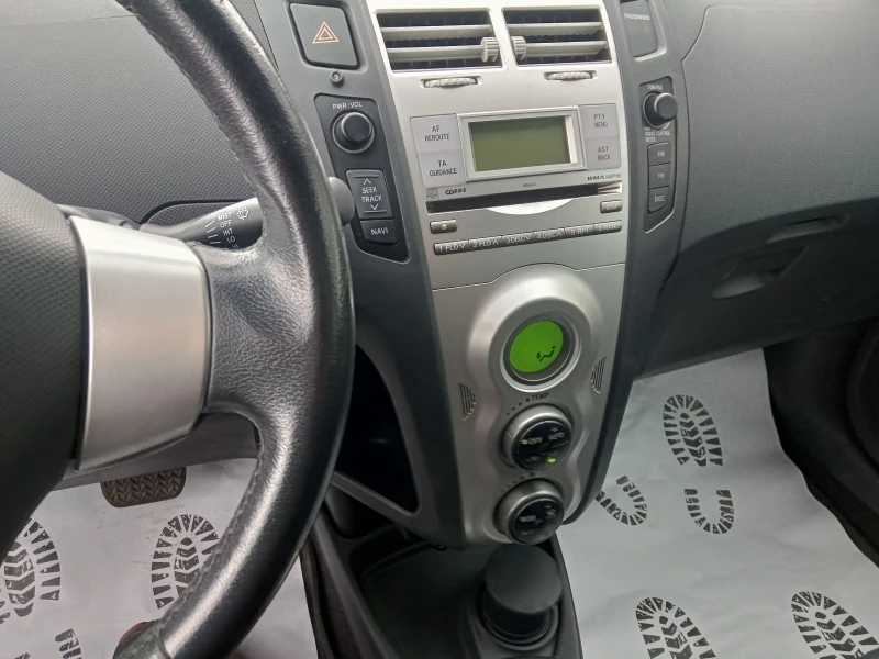 Toyota Yaris 1.3бензин, снимка 10 - Автомобили и джипове - 52998189