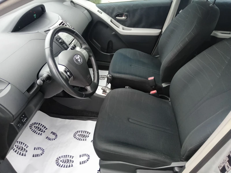 Toyota Yaris 1.3бензин, снимка 8 - Автомобили и джипове - 52998189