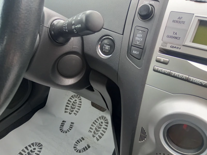 Toyota Yaris 1.3бензин, снимка 12 - Автомобили и джипове - 52998189