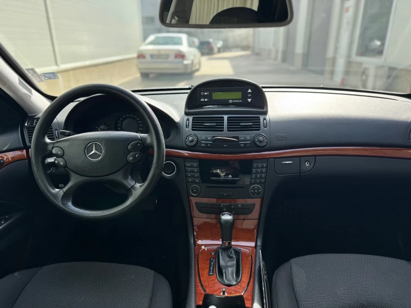 Mercedes-Benz E 280, снимка 9 - Автомобили и джипове - 53580147