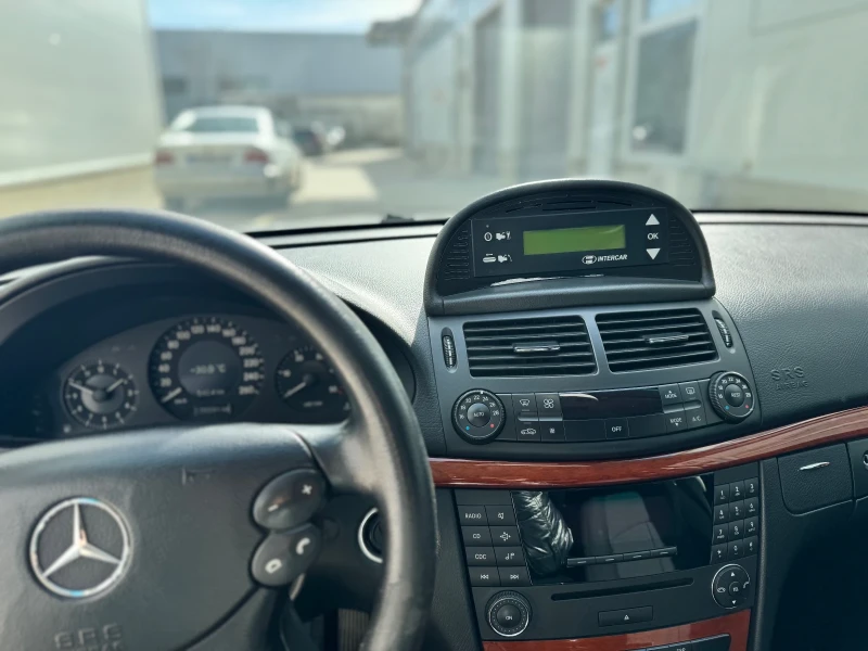 Mercedes-Benz E 280, снимка 11 - Автомобили и джипове - 53580147
