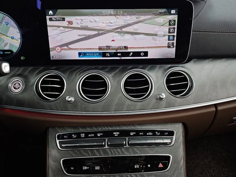 Mercedes-Benz E 350 2.0 Automatic, снимка 14 - Автомобили и джипове - 55838302