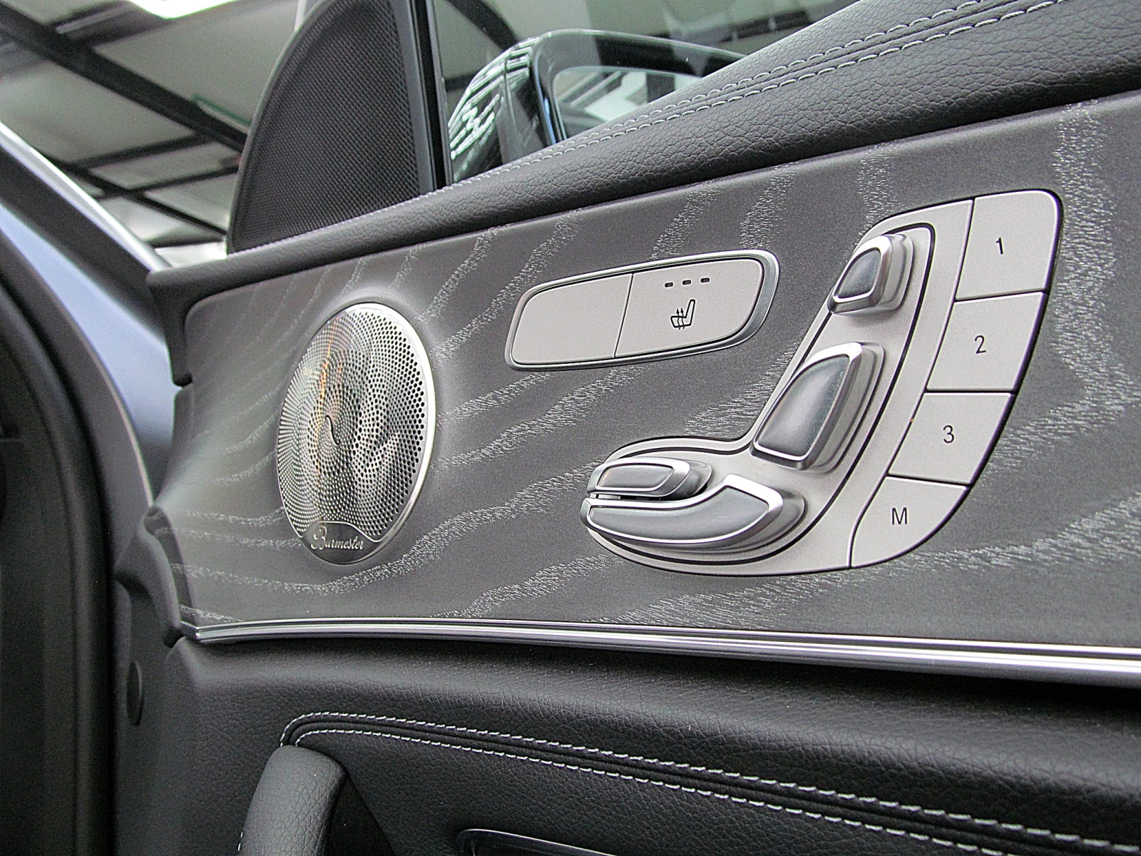 Mercedes-Benz E 300 4-MATIC/PANORAMA/KeylessGo/DIGITAL/СОБСТВЕН ЛИЗИНГ - изображение 10