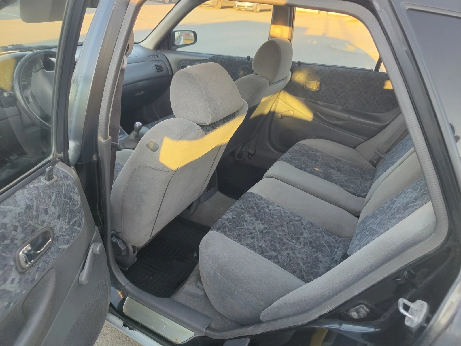 Mazda 323 2.0 - изображение 8