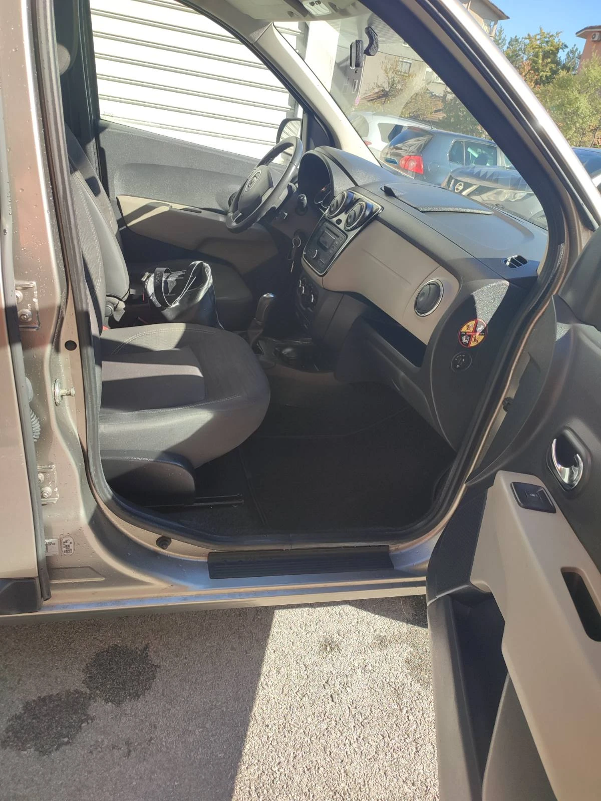 Dacia Lodgy 1.6-Swiss - изображение 7