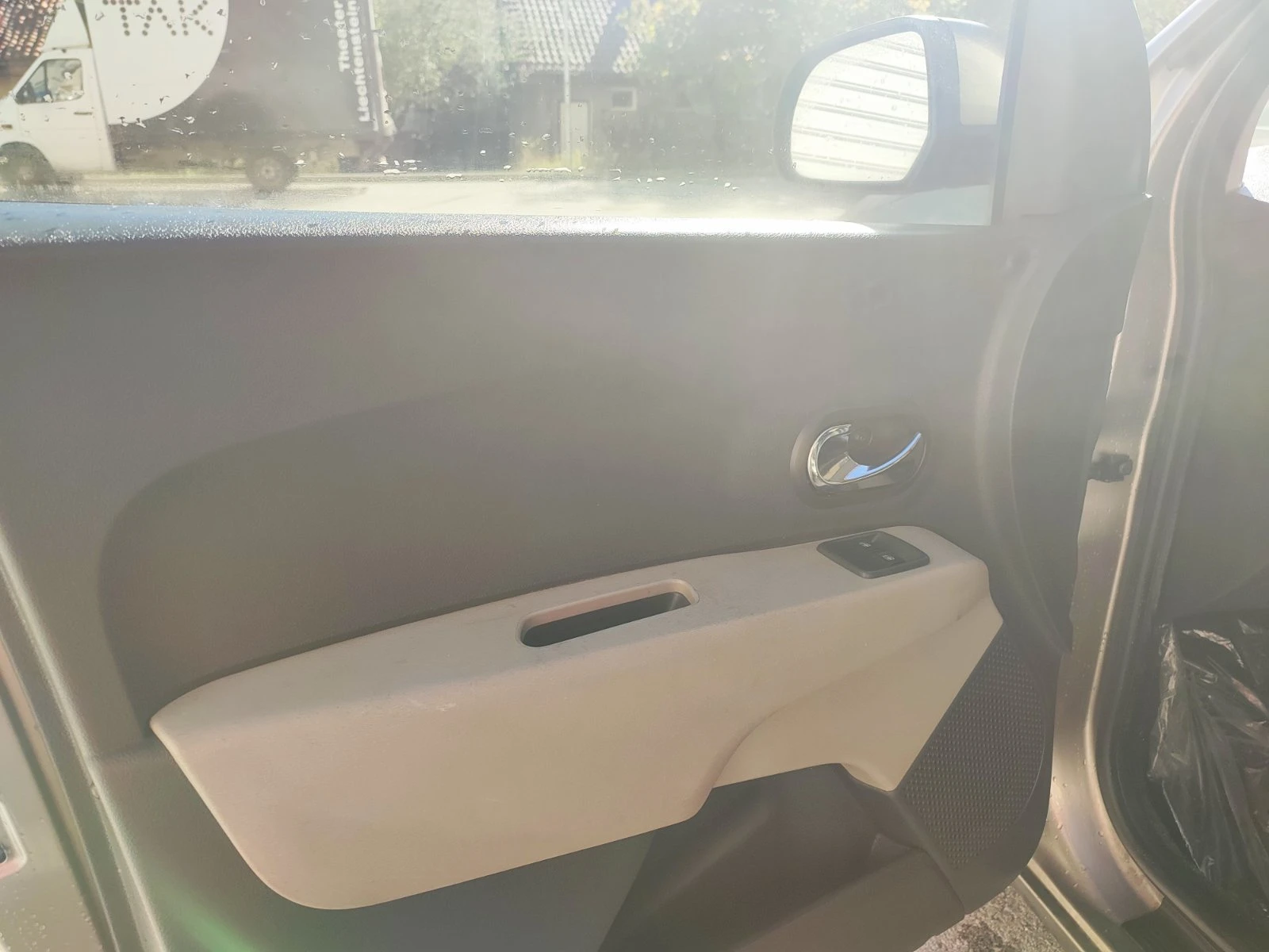 Dacia Lodgy 1.6-Swiss, снимка 14 - Автомобили и джипове - 53718560