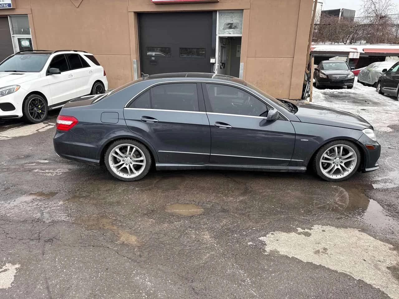 Mercedes-Benz E 350 BlueTEC/ПАНО/ПОДГРЕВ/ПАМЕТ/НОВИ СПИРАЧКИ И ГУМИ, снимка 4 - Автомобили и джипове - 54019825