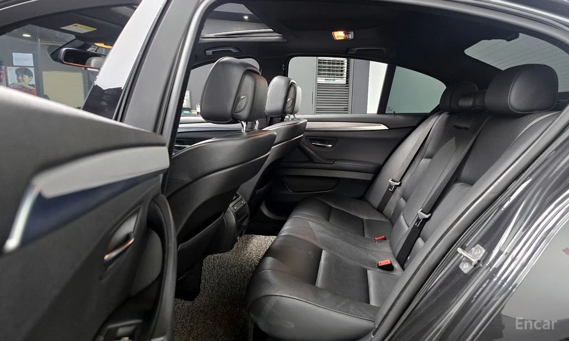 BMW 535 * M-SPORT* ПОДГРЕВ* 360* HEAD-UP* ШИБИДАХ* , снимка 12 - Автомобили и джипове - 54115019