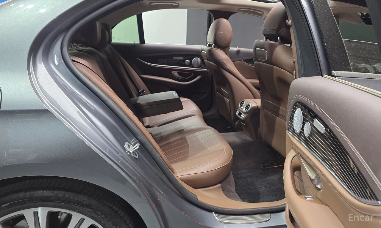 Mercedes-Benz E 450 HEADUP* BURMESTER* ПОДГРЕВ* 360, снимка 11 - Автомобили и джипове - 54453932