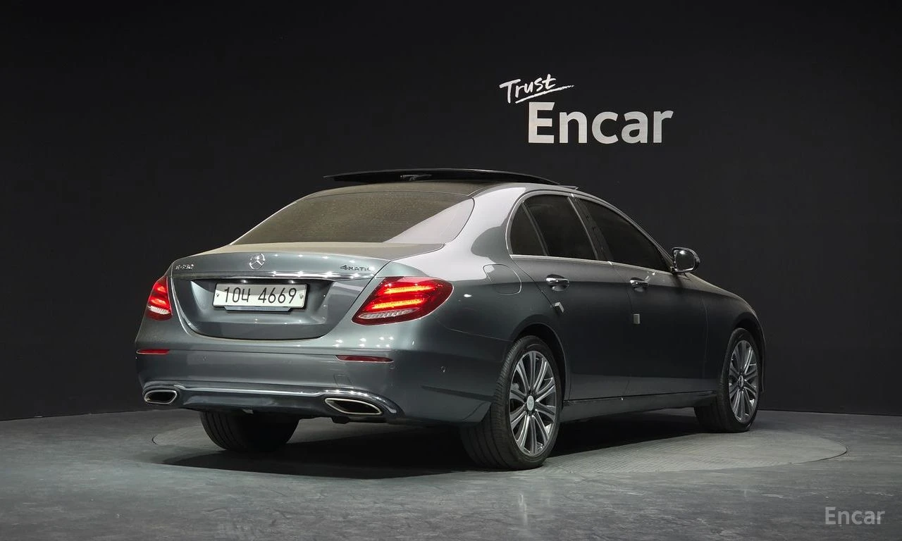 Mercedes-Benz E 450 HEADUP* BURMESTER* ПОДГРЕВ* 360, снимка 2 - Автомобили и джипове - 54453932