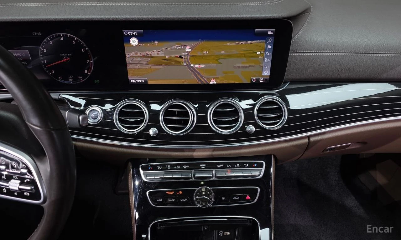 Mercedes-Benz E 450 HEADUP* BURMESTER* ПОДГРЕВ* 360, снимка 13 - Автомобили и джипове - 54453932