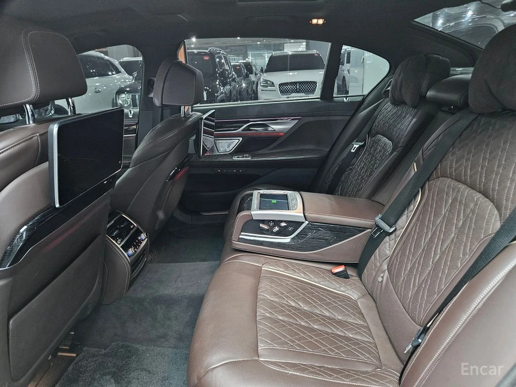 BMW 730 L* M-SPORT* LASER* INDIVIDUAL* BOWERS* DISTRONIC, снимка 11 - Автомобили и джипове - 54810204