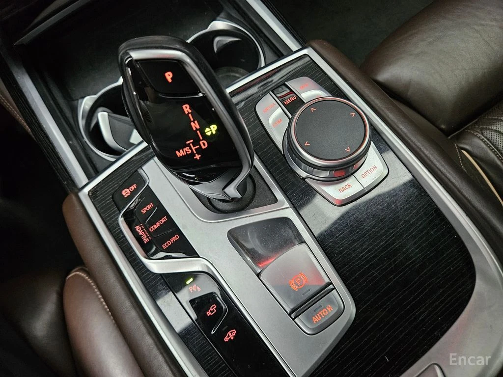 BMW 730 L* M-SPORT* LASER* INDIVIDUAL* BOWERS* DISTRONIC, снимка 10 - Автомобили и джипове - 54810204
