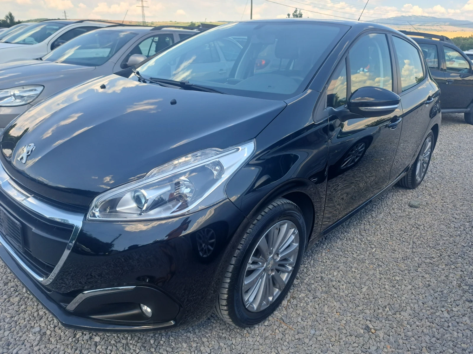 Peugeot 208 1.2 EURO6, снимка 2 - Автомобили и джипове - 55059345