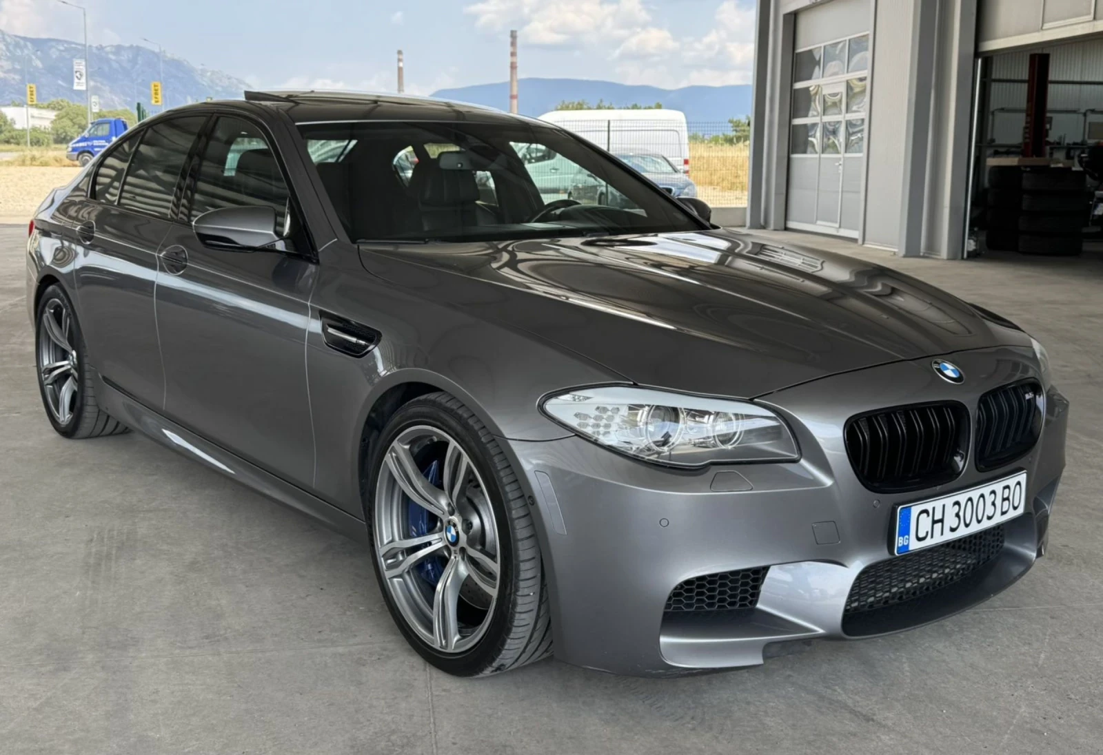 BMW M5 560ps* Shadow * * B&O* Head Up* Full, снимка 2 - Автомобили и джипове - 55761977