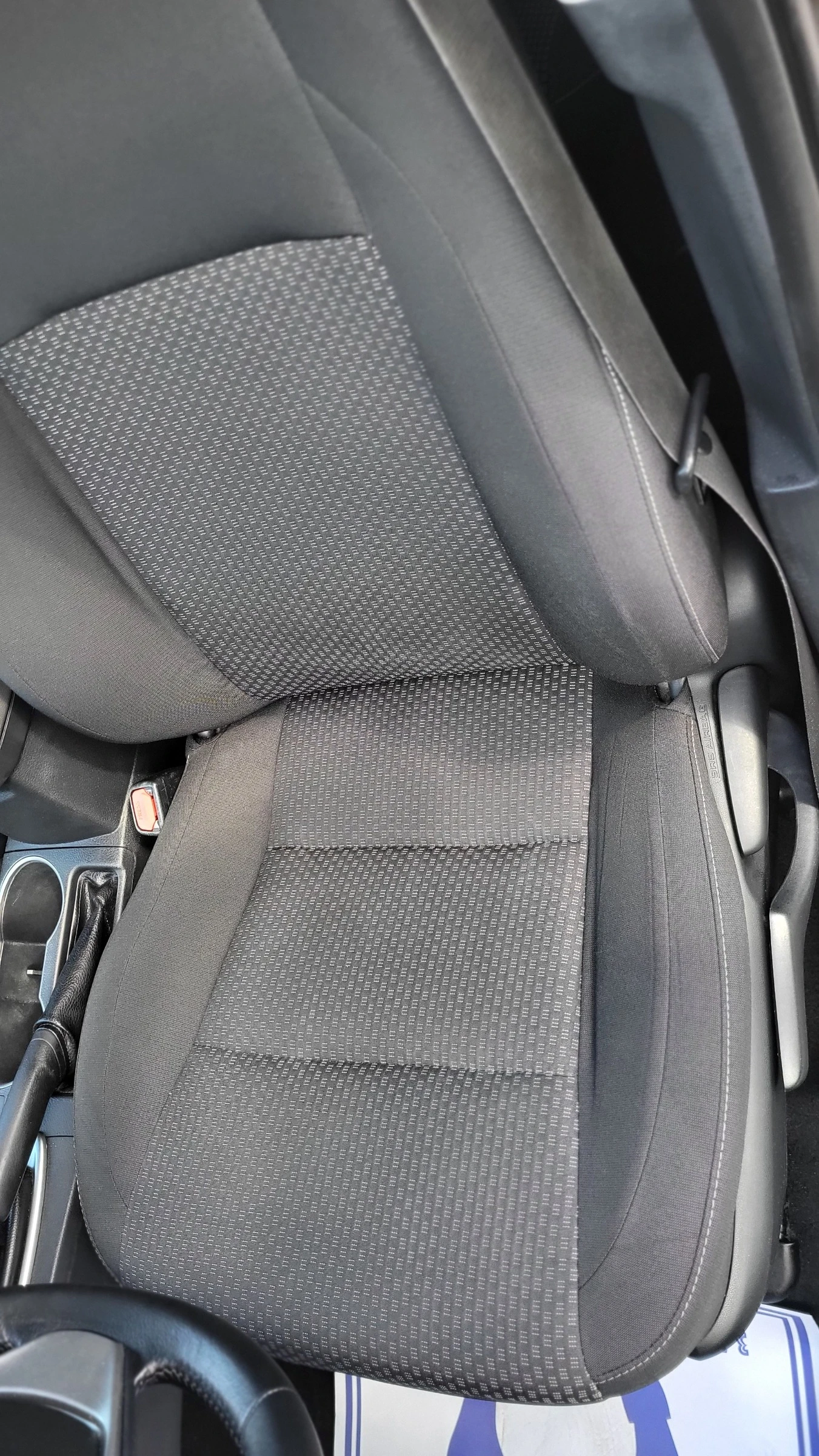 Toyota Corolla 1.6i, снимка 9 - Автомобили и джипове - 55950821