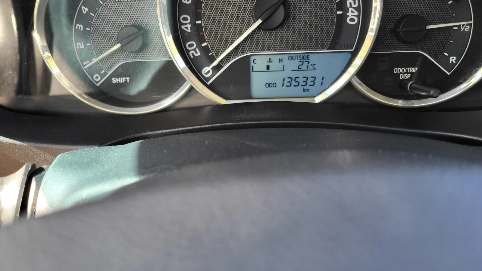 Toyota Corolla 1.6i, снимка 10 - Автомобили и джипове - 55950821