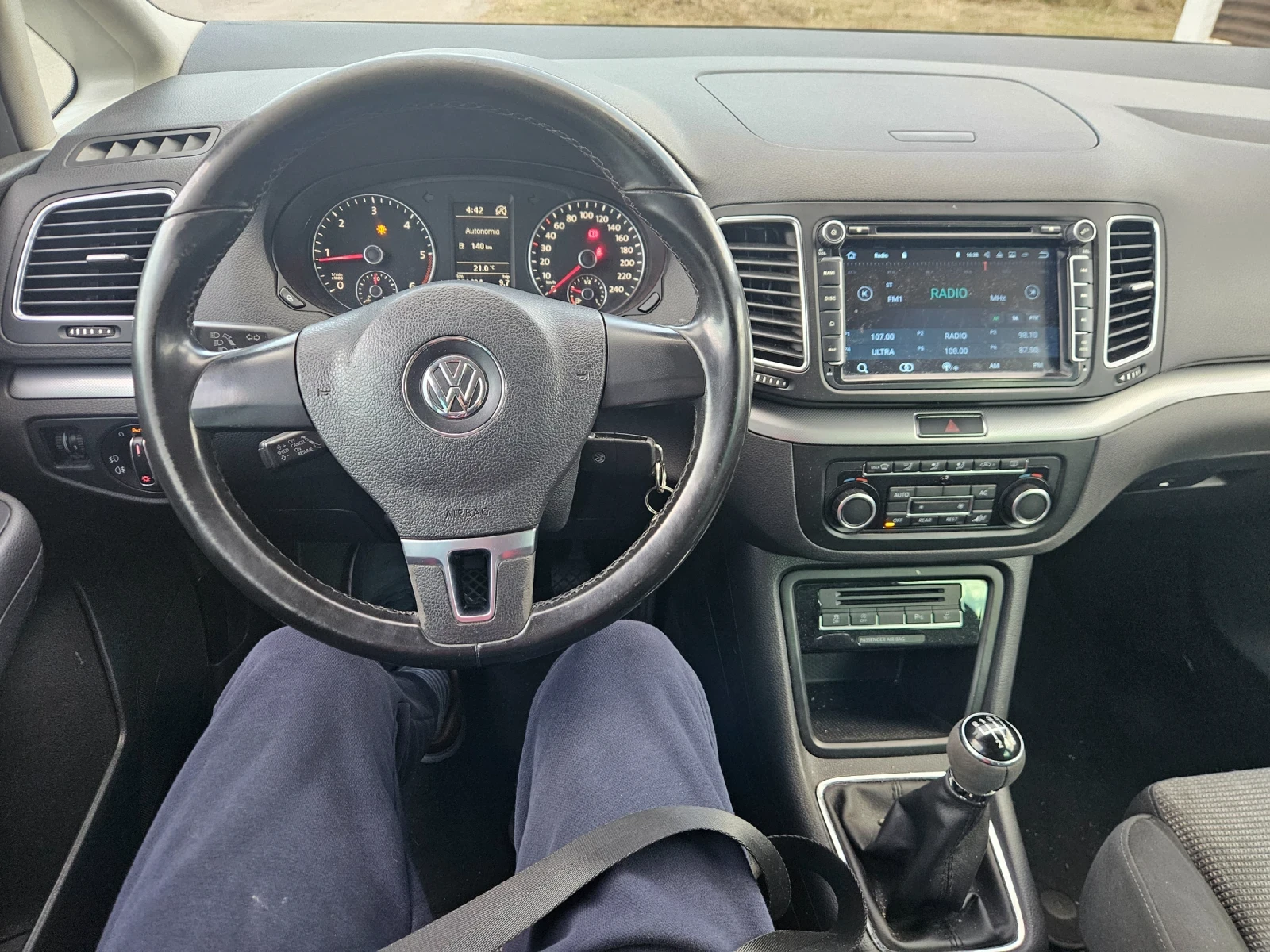 VW Sharan 2.0dizel 140ks 2011god-7 места!!!!, снимка 17 - Автомобили и джипове - 56718329
