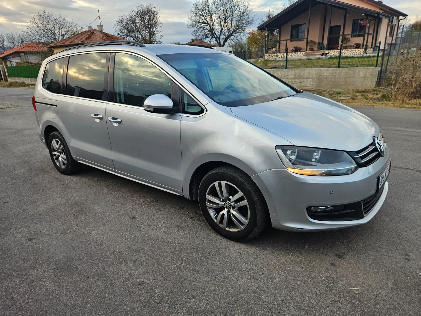 VW Sharan 2.0dizel 140ks 2011god-7 места!!!!, снимка 3 - Автомобили и джипове - 56718329