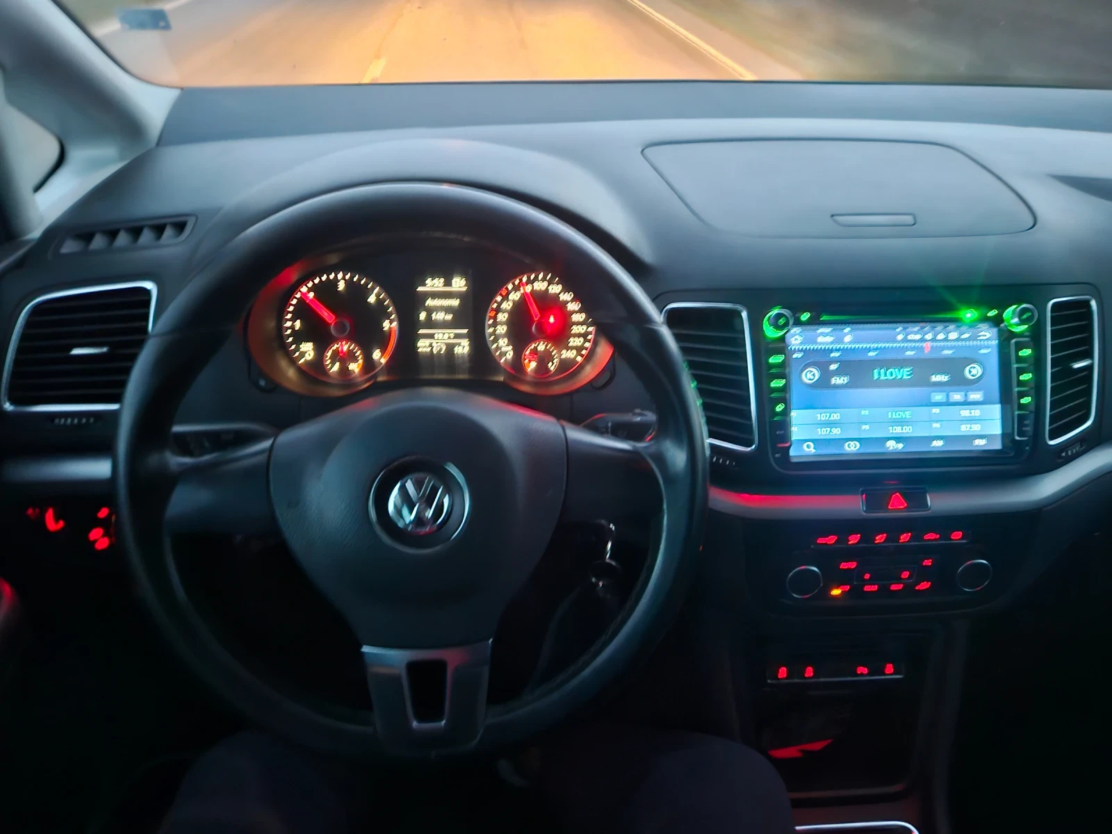 VW Sharan 2.0dizel 140ks 2011god-7 места!!!!, снимка 7 - Автомобили и джипове - 56718329