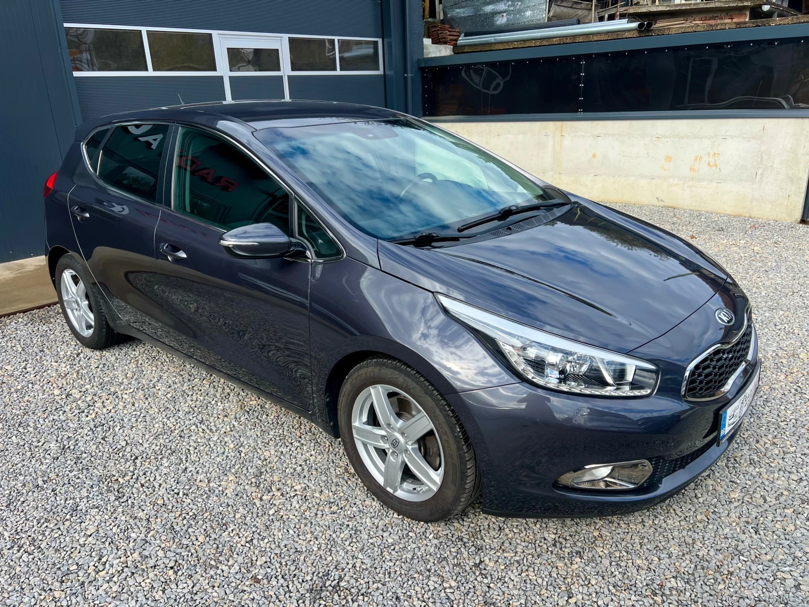 Kia Ceed 1.6i Бензин ШВЕЙЦАРИЯ, снимка 2 - Автомобили и джипове - 56609461