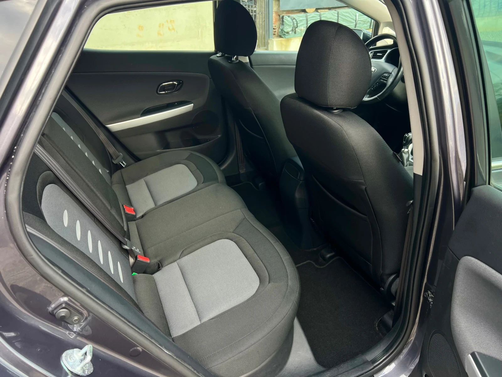 Kia Ceed 1.6i Бензин ШВЕЙЦАРИЯ, снимка 7 - Автомобили и джипове - 56609461