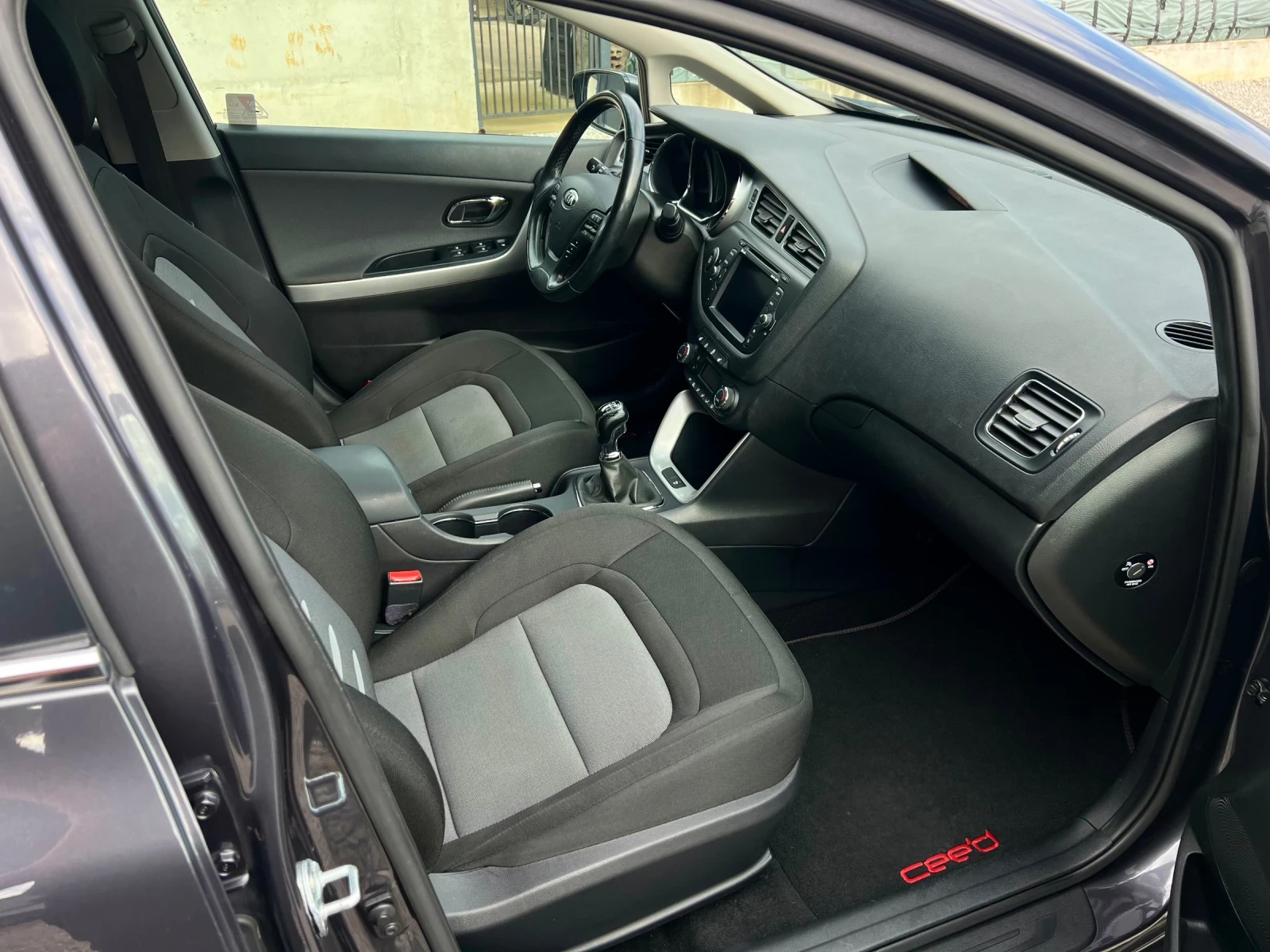 Kia Ceed 1.6i Бензин ШВЕЙЦАРИЯ, снимка 8 - Автомобили и джипове - 56609461