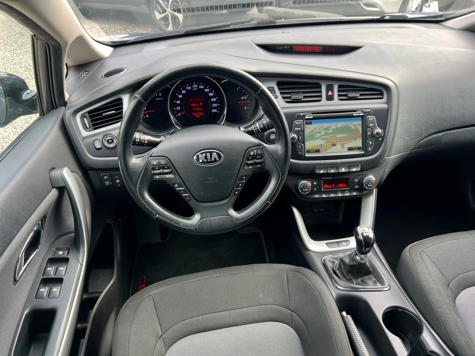 Kia Ceed 1.6i Бензин ШВЕЙЦАРИЯ, снимка 10 - Автомобили и джипове - 56609461
