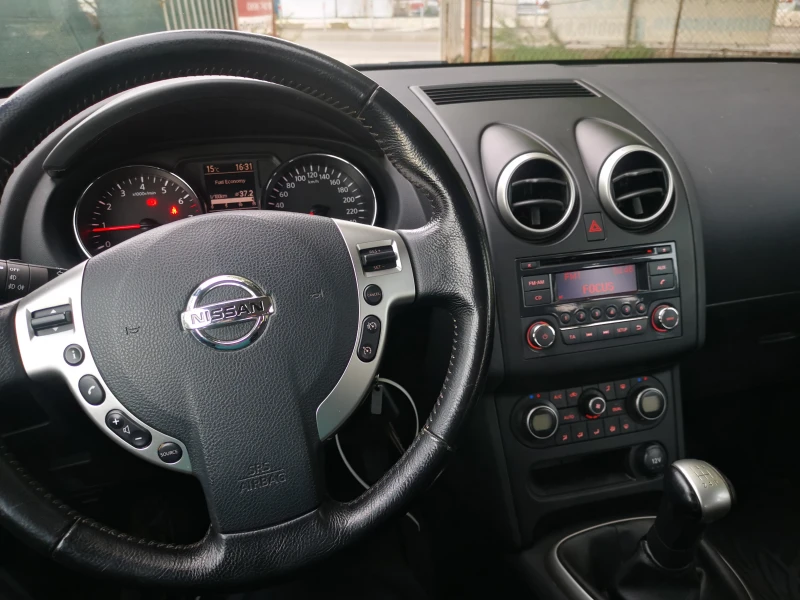 Nissan Qashqai 1.6i 117hp, снимка 9 - Автомобили и джипове - 47446373