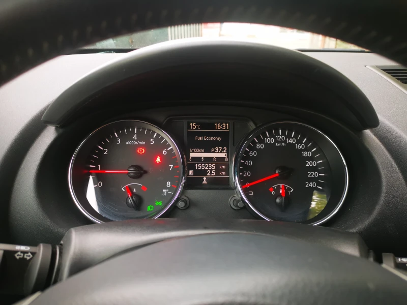 Nissan Qashqai 1.6i 117hp, снимка 8 - Автомобили и джипове - 47446373