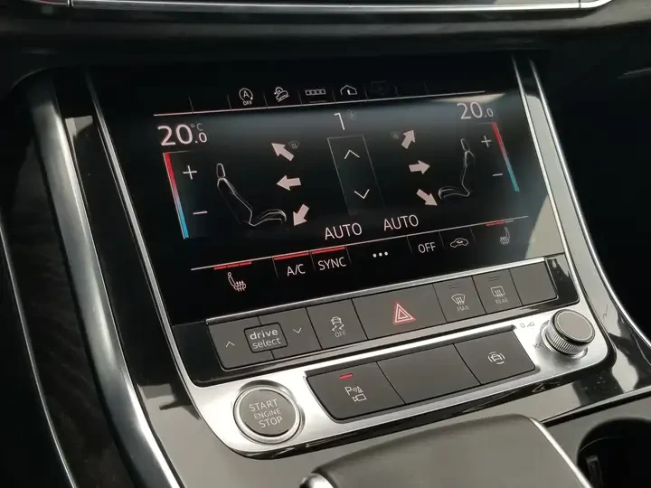 Audi Q8 Prestige/MATRIX/ОБДУХВАНЕ/ПАНОРАМА/360, снимка 11 - Автомобили и джипове - 54343696