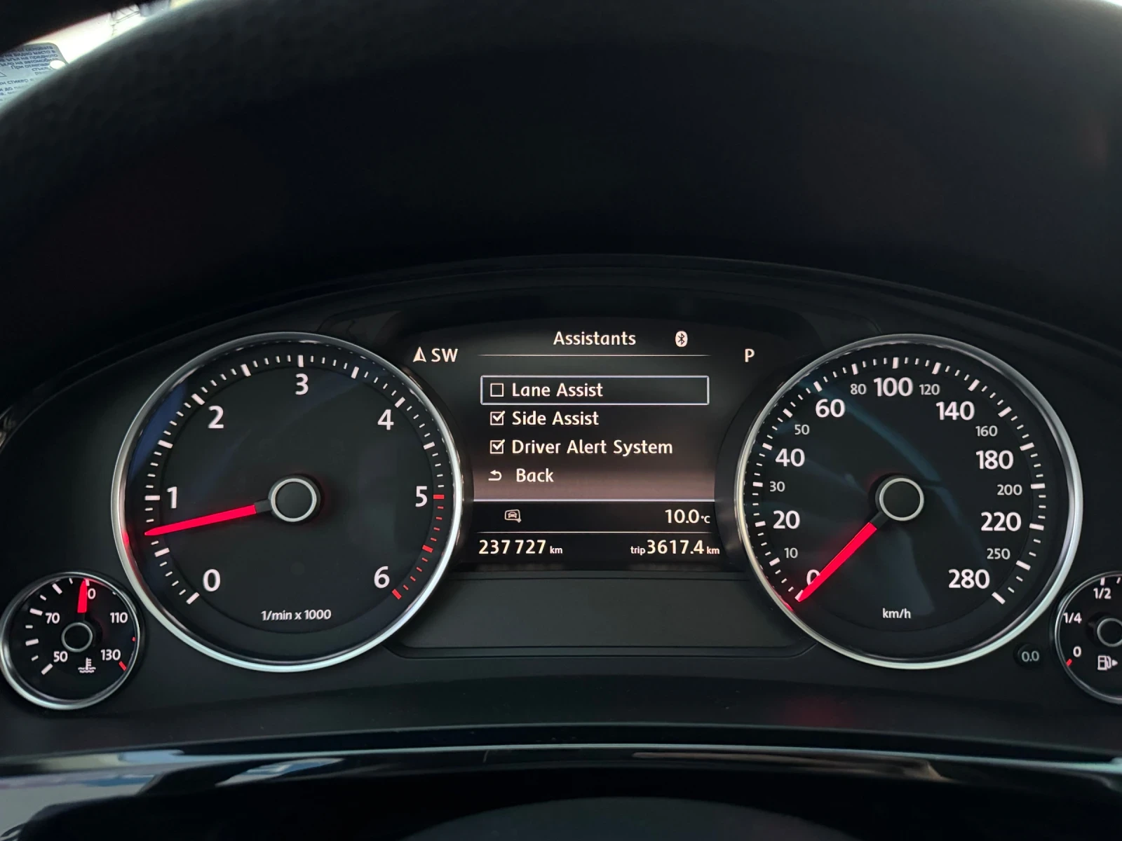 VW Touareg R-Line / ОБСЛУЖЕНИ ГЛАВИ / СМЕНЕНИ ВЕРИГИ / ЛИЗИНГ, снимка 16 - Автомобили и джипове - 54072295