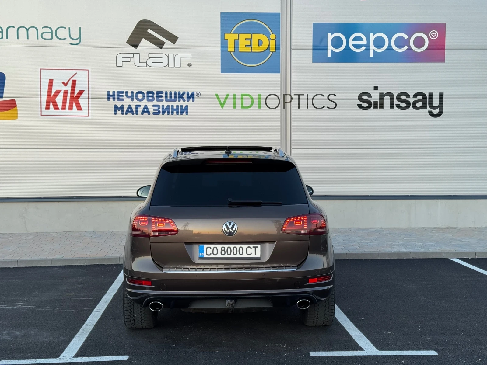 VW Touareg R-Line / ОБСЛУЖЕНИ ГЛАВИ / СМЕНЕНИ ВЕРИГИ / ЛИЗИНГ, снимка 8 - Автомобили и джипове - 54072295