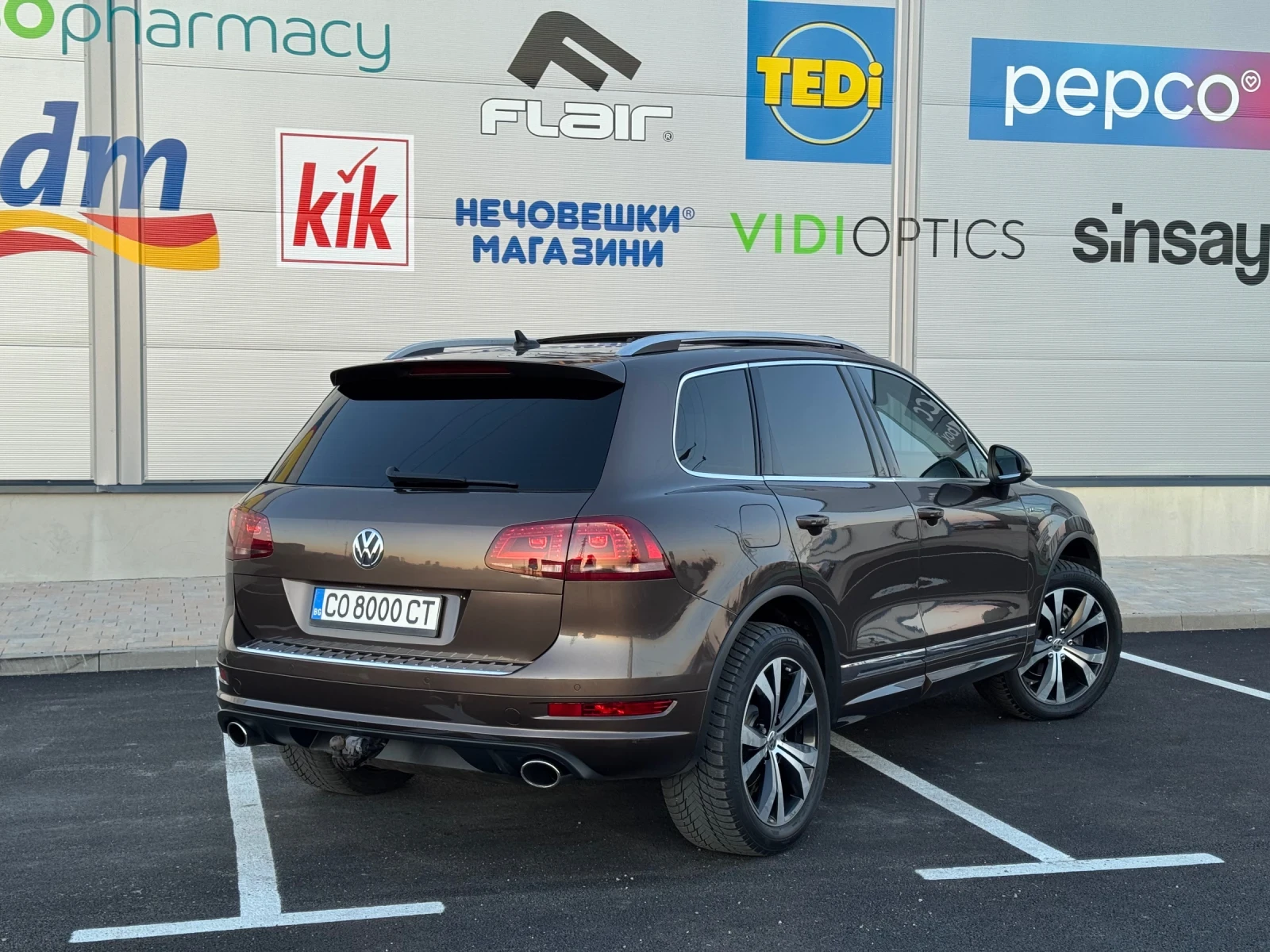 VW Touareg R-Line / ОБСЛУЖЕНИ ГЛАВИ / СМЕНЕНИ ВЕРИГИ / ЛИЗИНГ, снимка 7 - Автомобили и джипове - 54072295