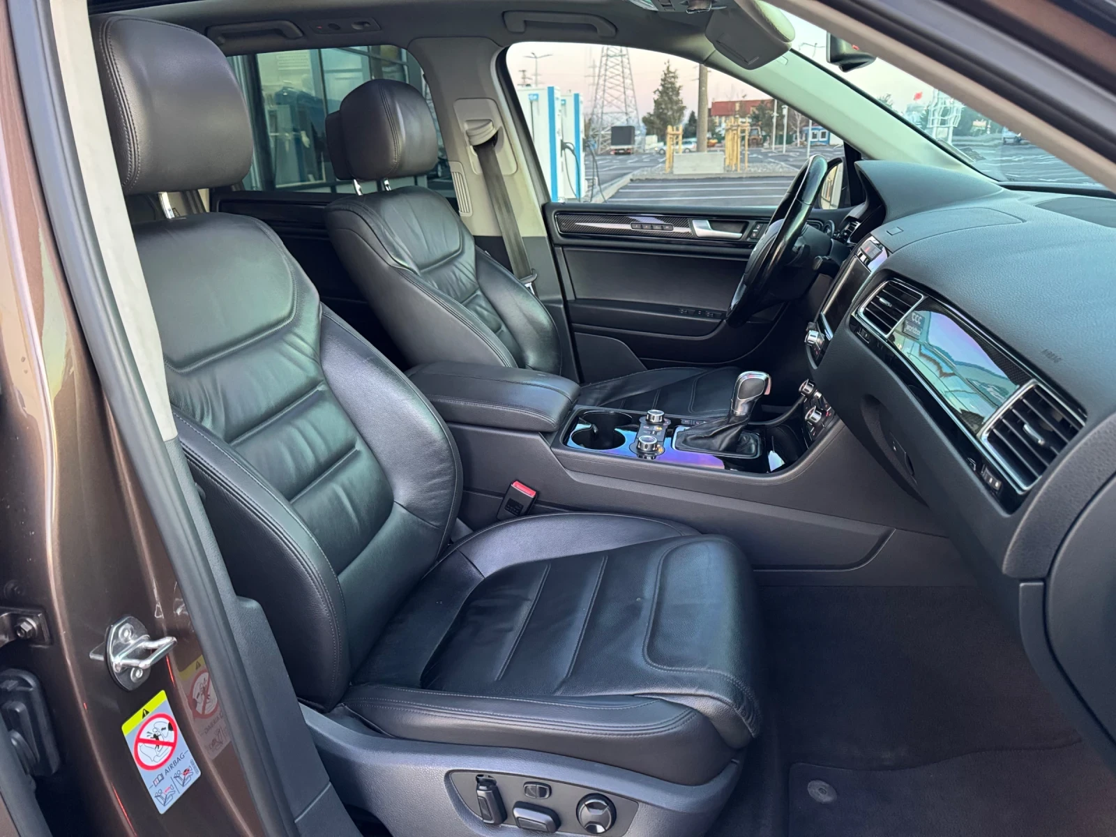 VW Touareg R-Line / ОБСЛУЖЕНИ ГЛАВИ / СМЕНЕНИ ВЕРИГИ / ЛИЗИНГ, снимка 10 - Автомобили и джипове - 54072295