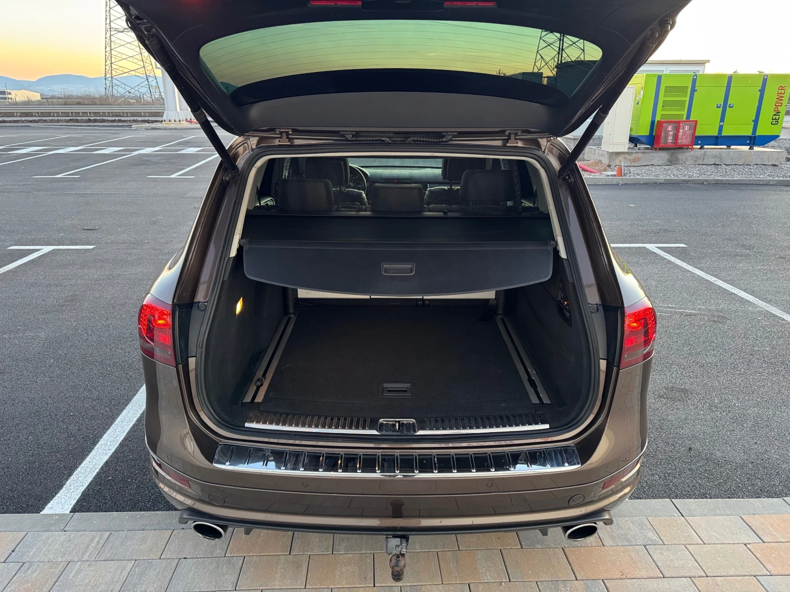 VW Touareg R-Line / ОБСЛУЖЕНИ ГЛАВИ / СМЕНЕНИ ВЕРИГИ / ЛИЗИНГ, снимка 9 - Автомобили и джипове - 54072295