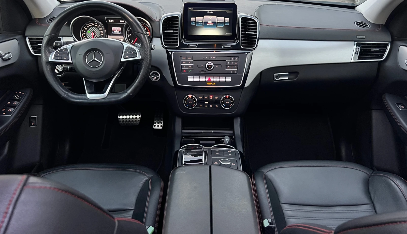Mercedes-Benz GLE Coupe 350d/AMG/PANORAMA/4MATIC/NAVI/360KAMERA/FULL/MAX, снимка 14 - Автомобили и джипове - 55873726