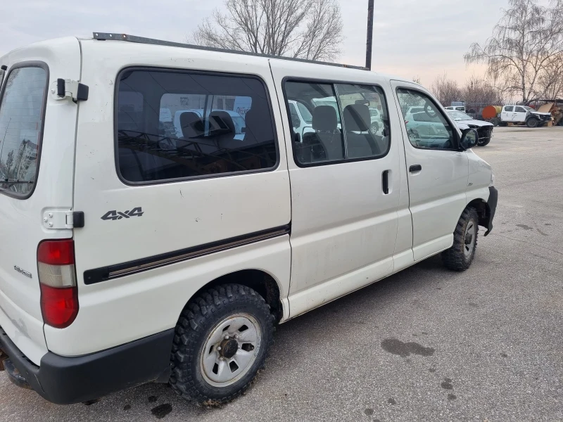 Toyota Hiace, снимка 10 - Бусове и автобуси - 47552478