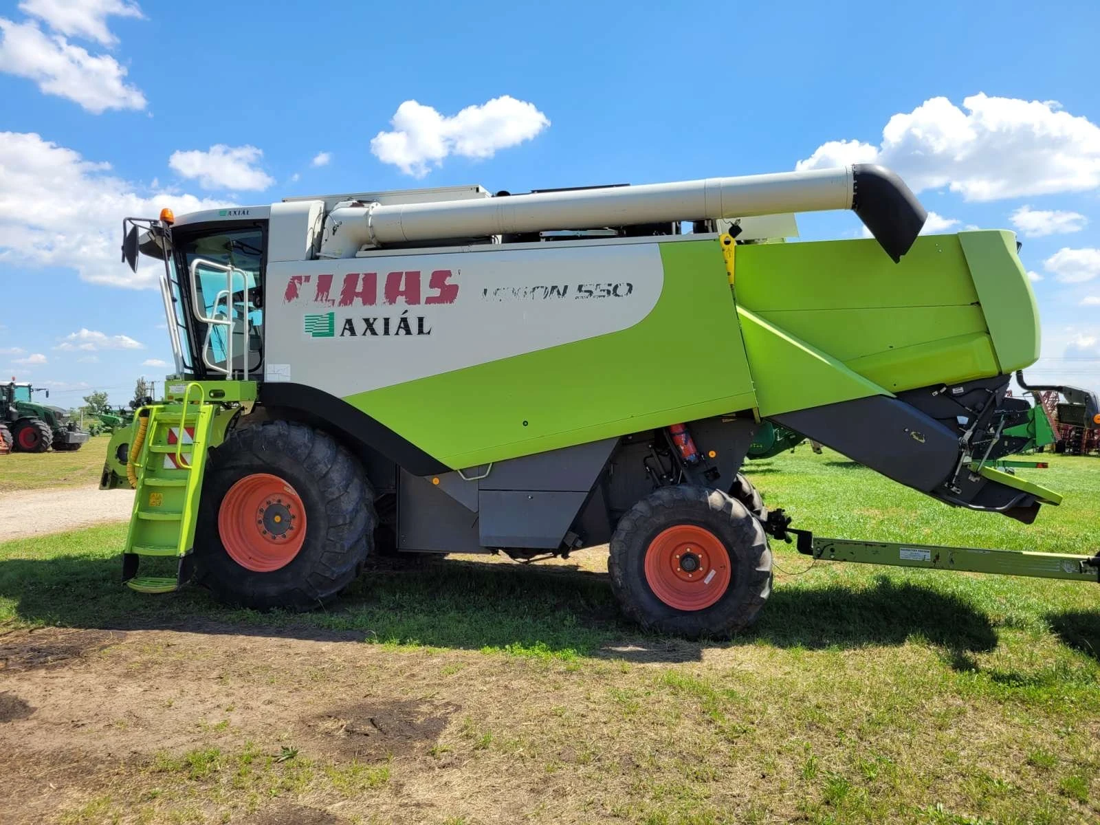 Комбайн Claas 550, снимка 4 - Селскостопанска техника - 56336194