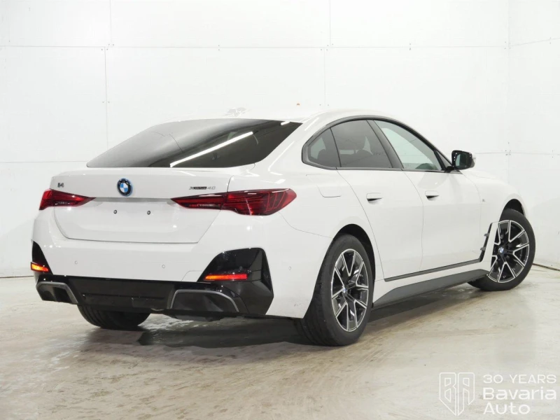 BMW i4 40 xDrive M Sport Paket, снимка 3 - Автомобили и джипове - 52834436