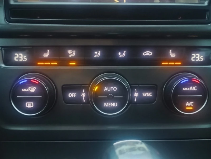 VW Golf 1.6, снимка 13 - Автомобили и джипове - 52978679