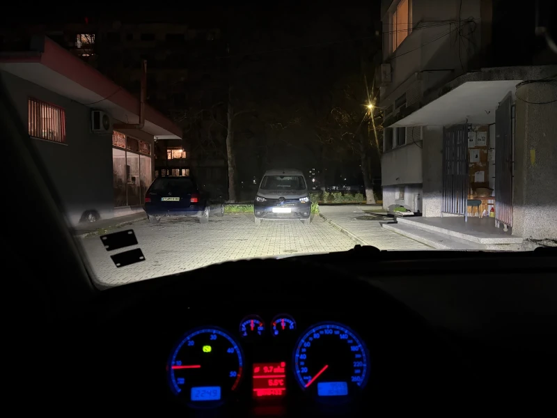 VW Passat, снимка 16 - Автомобили и джипове - 53502141