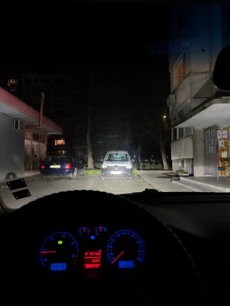 VW Passat, снимка 17 - Автомобили и джипове - 53502141