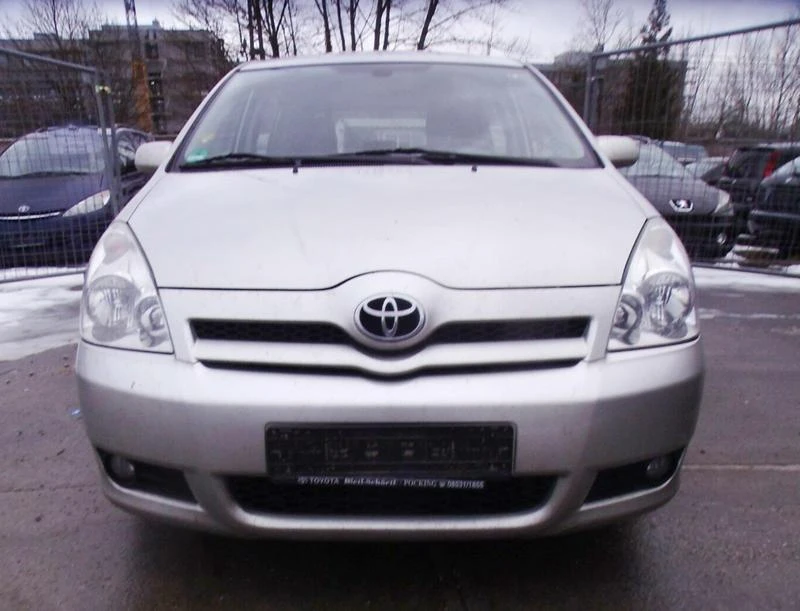 Toyota Corolla verso 2.0 D-4D, снимка 8 - Автомобили и джипове - 49102119