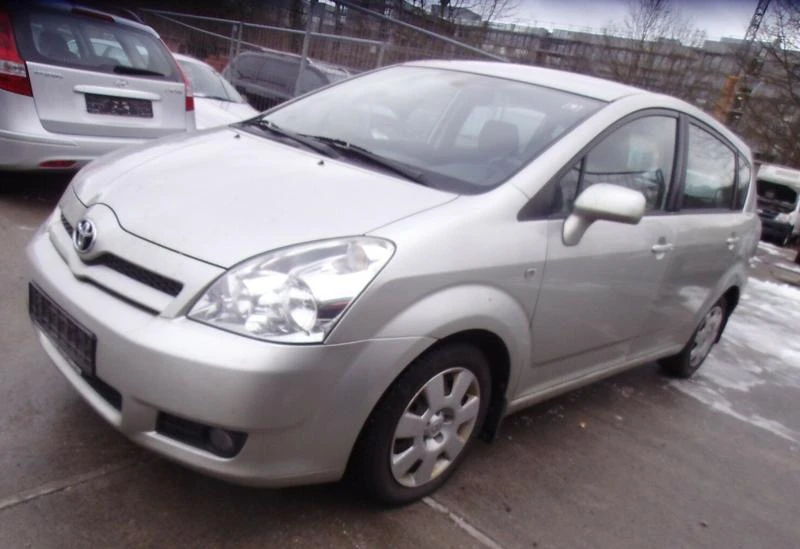 Toyota Corolla verso 2.0 D-4D, снимка 2 - Автомобили и джипове - 49102119