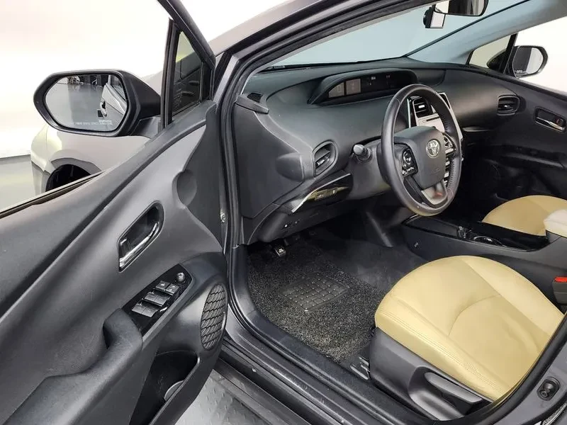 Toyota Prius 1.8 Хибрид, снимка 9 - Автомобили и джипове - 55432781