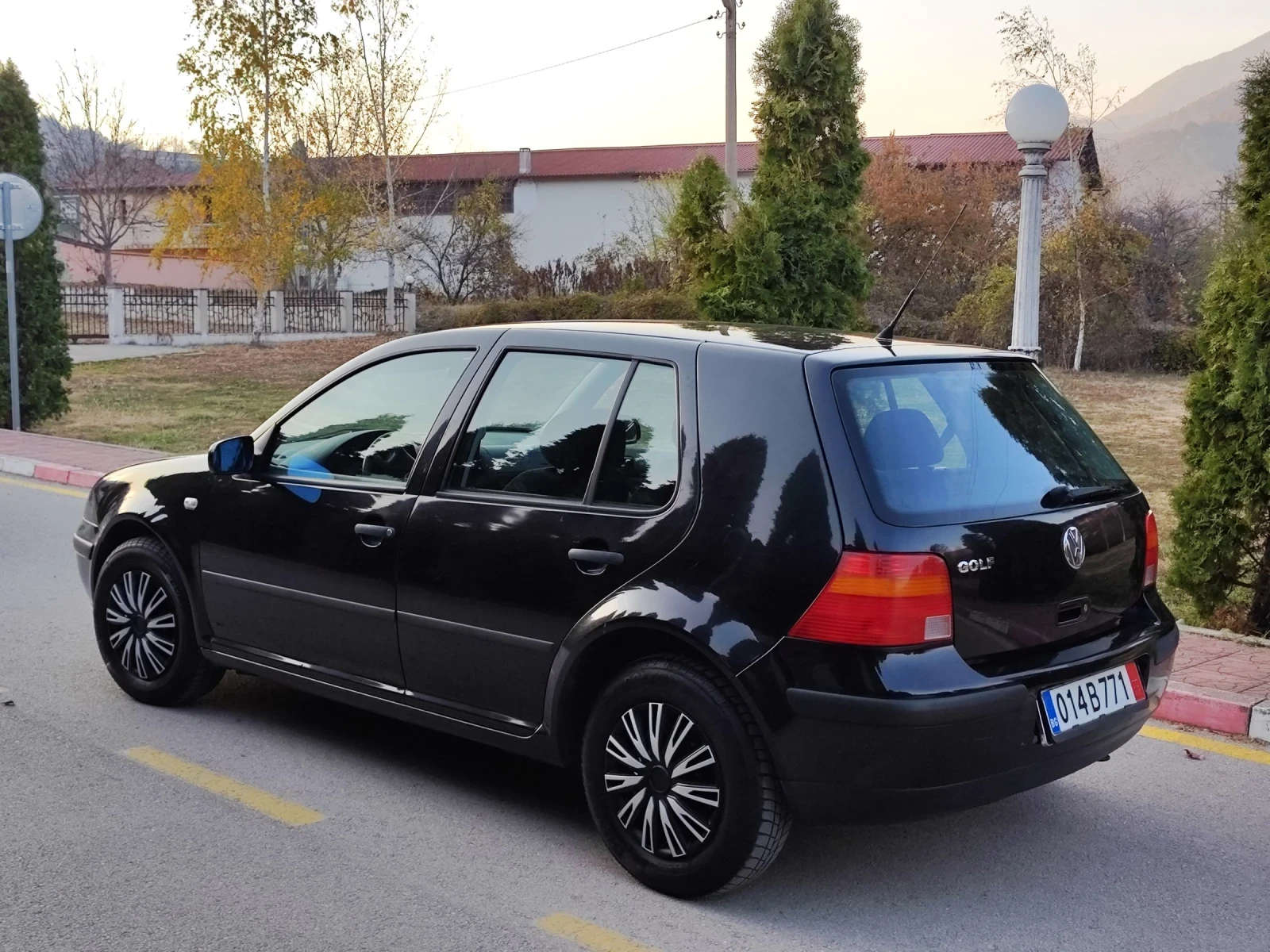 VW Golf 1.4I 16V(75)* НОВ ВНОС*  - изображение 4