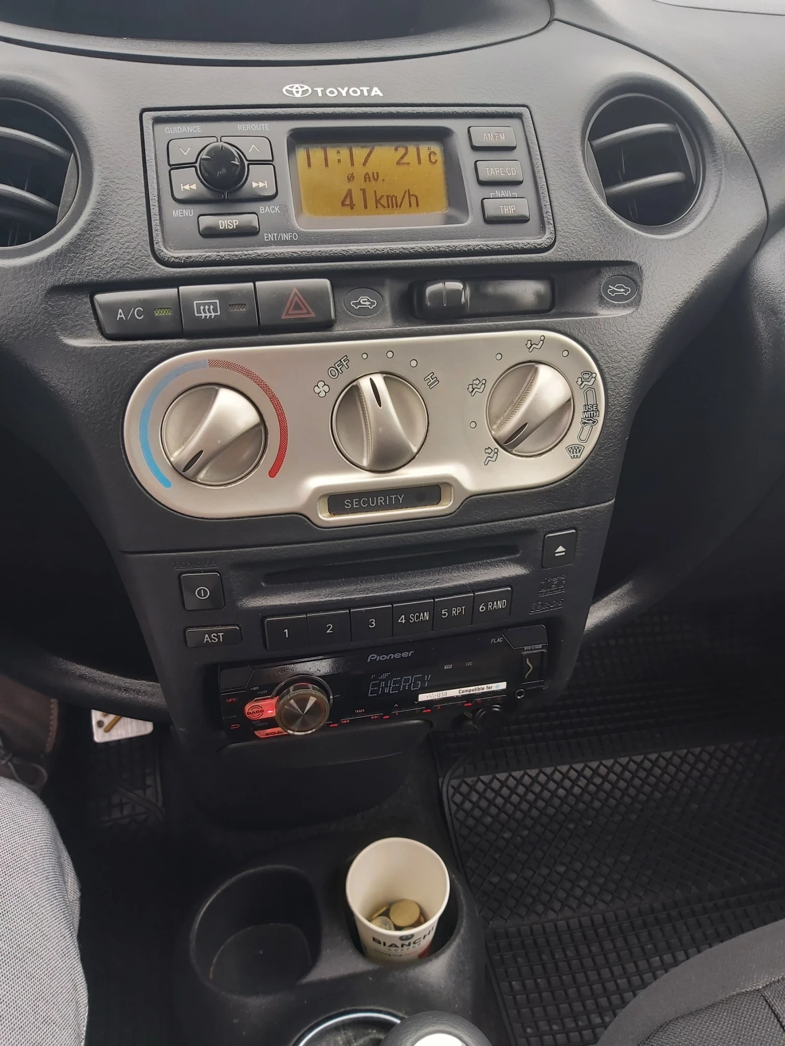Toyota Yaris 1.4 D4D - изображение 7