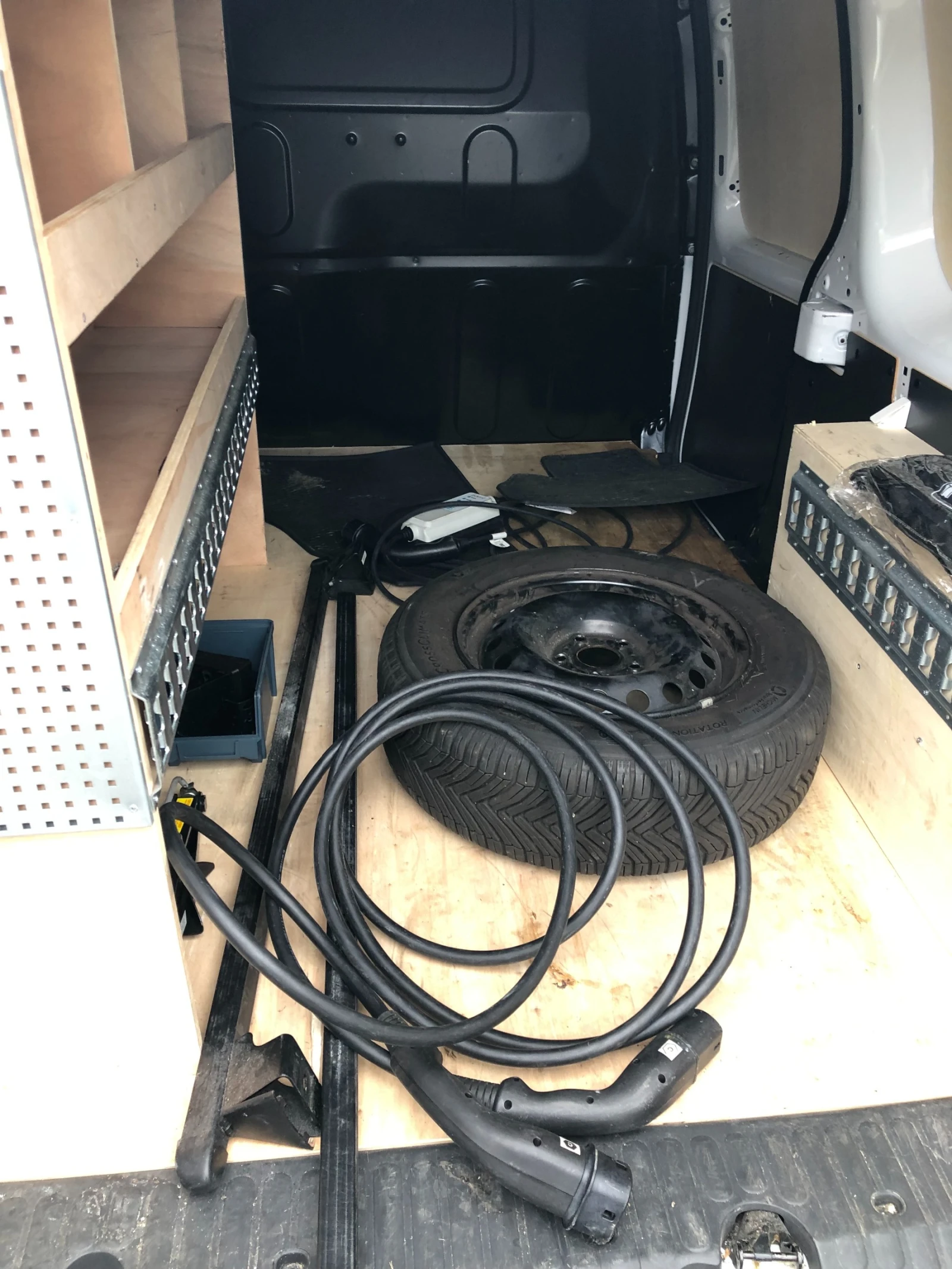 Renault Kangoo ZE 33 R-Link Maxi, снимка 15 - Автомобили и джипове - 54000457